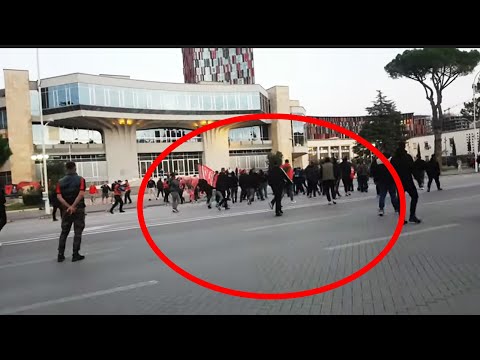 Zamieszki pod stadionem w Albanii! Garstka Polaków kontra setki Albańczyków