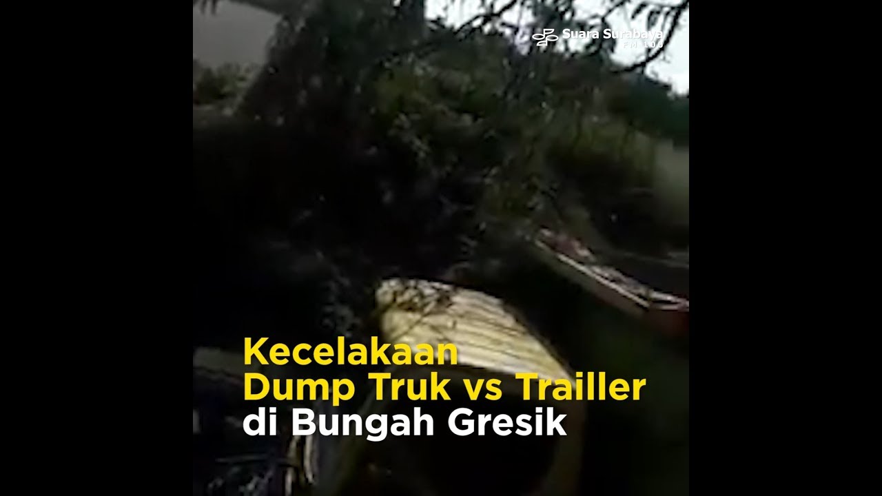  Kecelakaan  Dump  Truk  vs Trailler di Bungah Gresik YouTube