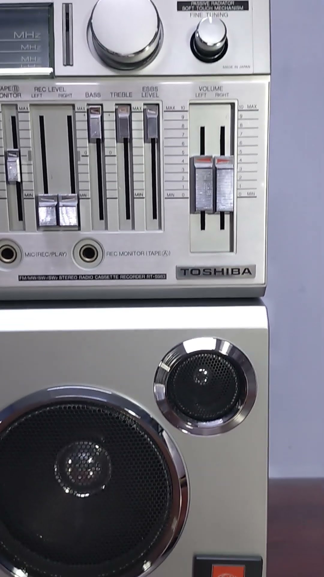 TOSHIBA フラッシュガン　激レア　昭和42年 Vintage Toshiba RT-8016 AM FM Radio Cassette Player Recorder