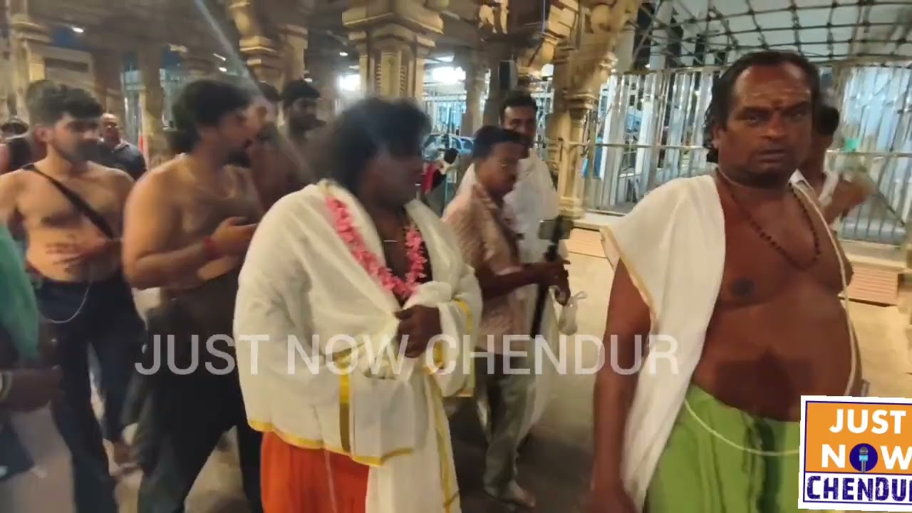 நடிகர் யோகிபாபுவை கொஞ்சிய திருச்செந்தூர் தெய்வானை யானை.