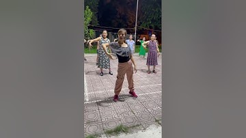 Tập kỹ thuật đưa tay cho Rumba - nhẹ nhàng, dịu dàng, uyển chuyển - tập luyện với Vũ Điệu Xanh