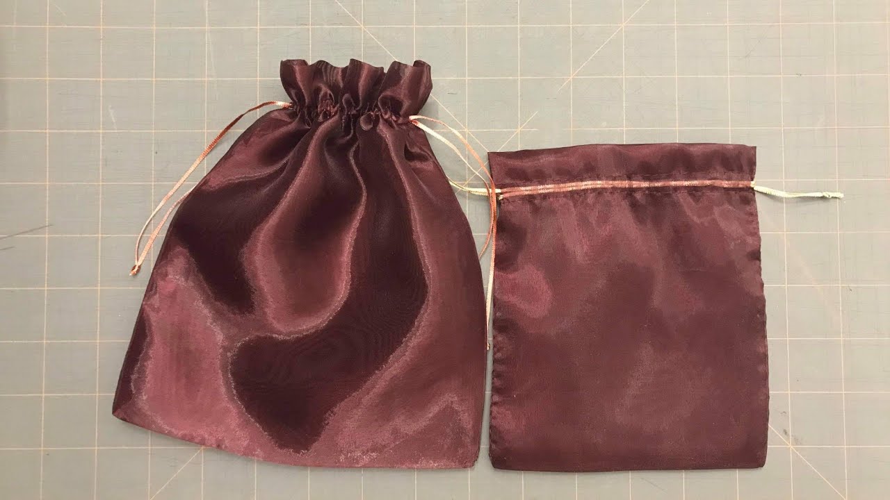 Cómo hacer bolsitas de tela sin coser  Hacer bolsas de tela, Bolsas de  regalo de tela, Regalos de tela