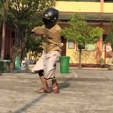 Joget pake helem lucu😯