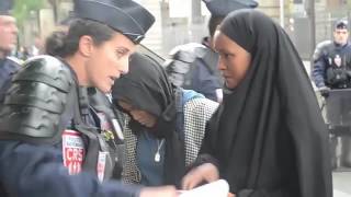 UNE FEMME MUSULMANE SE FAIT HUMILIER PAR LA POLICE