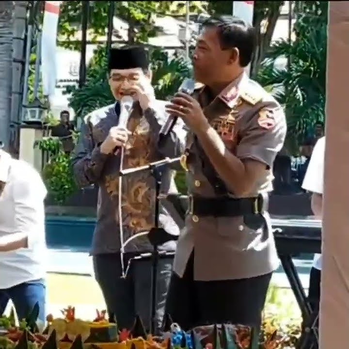 Jenderal Polisi (Purn.) Idham Azis, Meyanyikan Lagu Lawas Iwan Fals