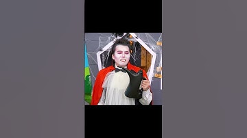 Một con ma cà rồng tưới nước các mảnh groằm