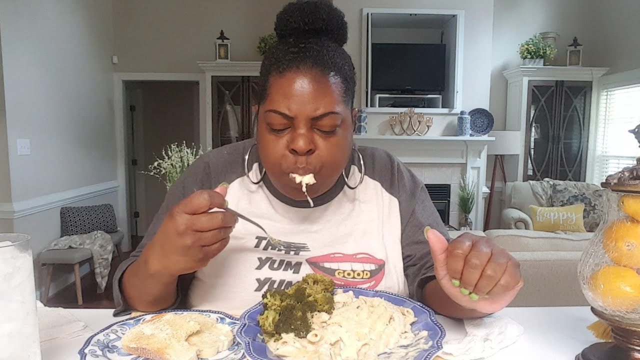 LadyT's semi-HOMEMADE Extra Creamy Chicken Alfredo