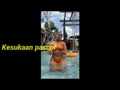 Tante mandi di kolam, Apem super gede