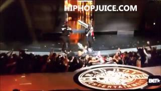 P. Diddy Slips And Falls Down At The BET Awards 2015