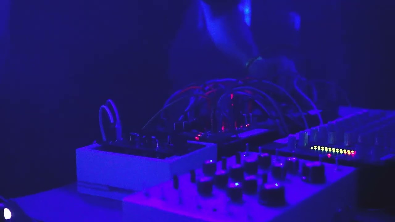 Méryll Ampe extract Live@ Point Éphémère - Paris (2025)