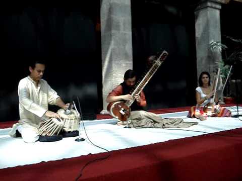 Hollving Argez concierto de sitar en Museo Jos Lui...