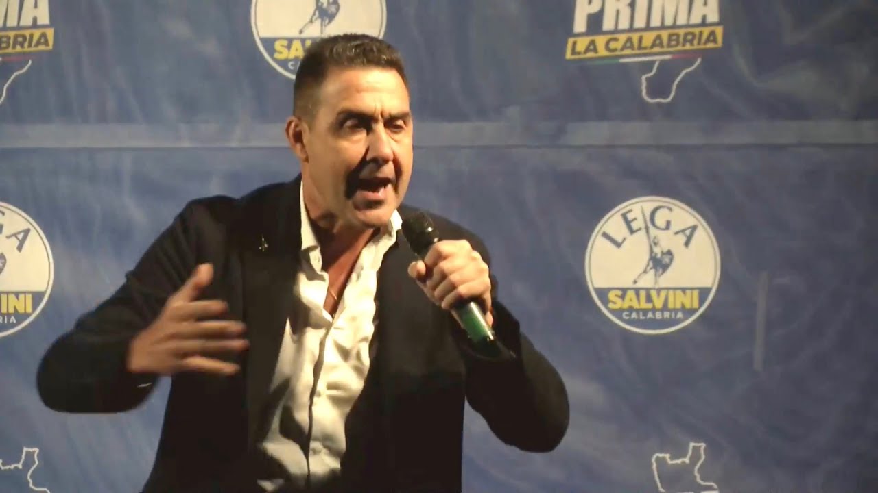 VANNACCI INFIAMMA LA PIAZZA A REGGIO CALABRIA: 