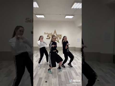 Одноклассницы танцуют. Чапаева танцует тренд. АГБ танцуют тренды. Видео где лайкеры танцуют под тренд. Моли танцует тренд одноклассница.