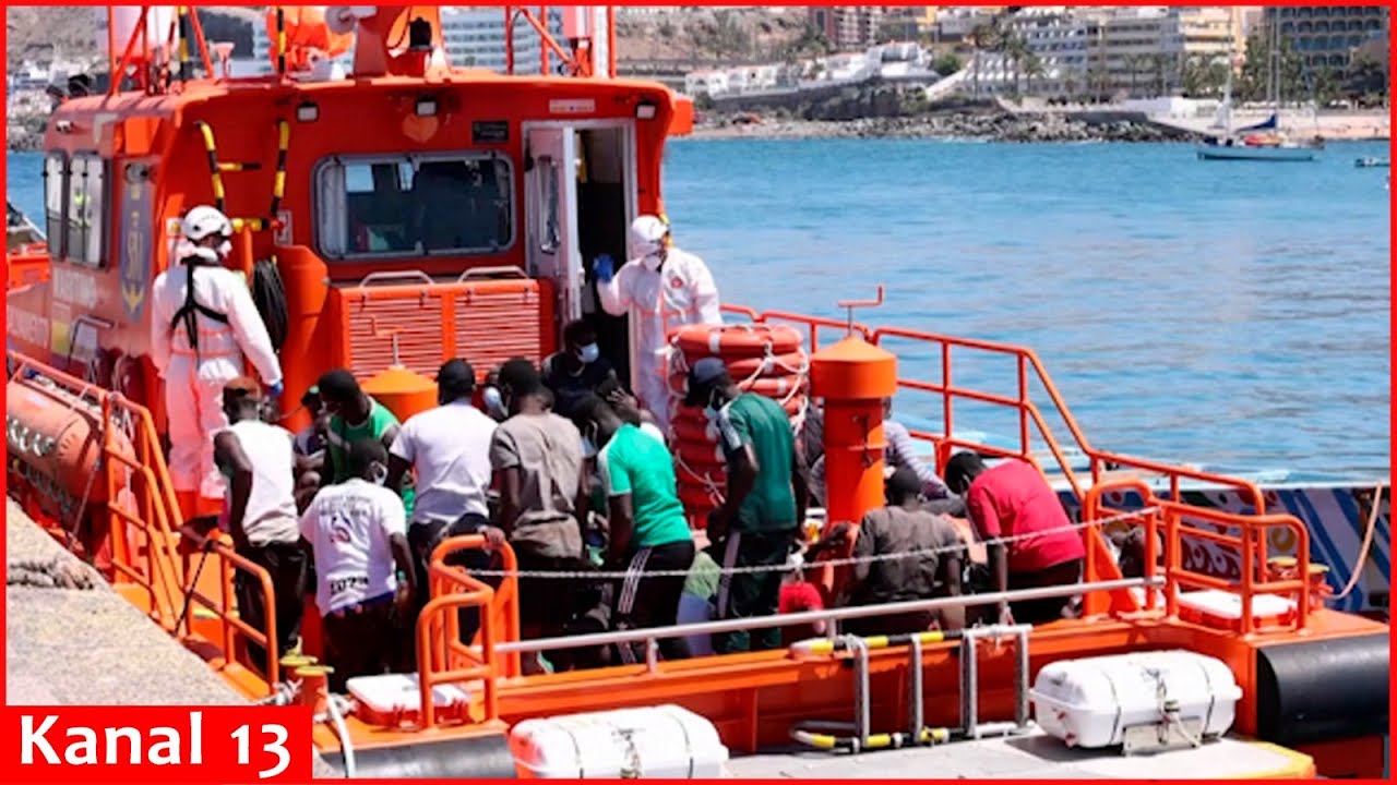 Spanish coast guard rescues 40 migrants off the Canary Islands - YouTube