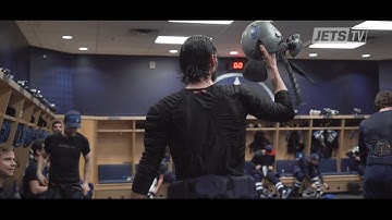 HELMET PRESENTATION: Connor Hellebuyck