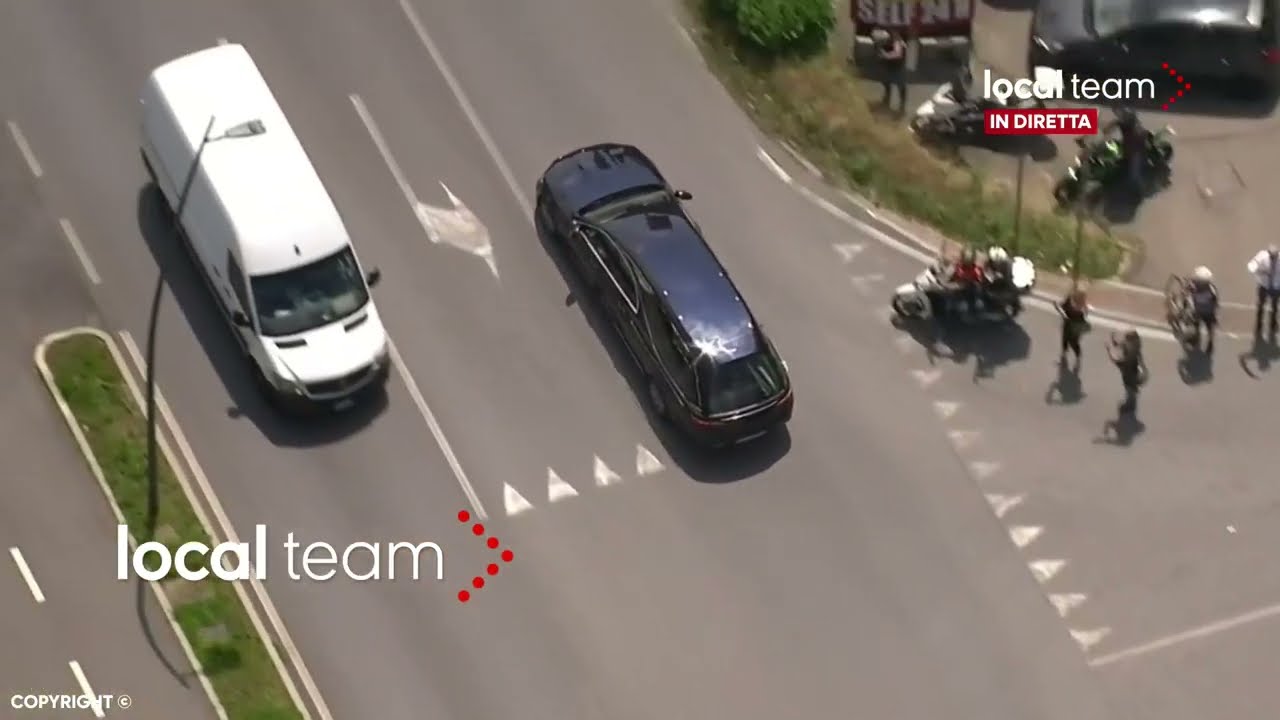 Funerali Berlusconi, la partenza del feretro da Villa San Martino vista dall'elicottero