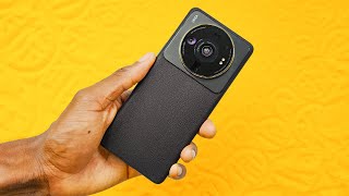 Marques Brownlee Видео The World's Largest Smartphone Camera!