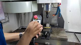 setting benda kerja di mesin cnc milling GSK