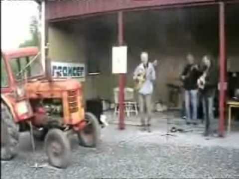 three-guitars-and-a-tractor