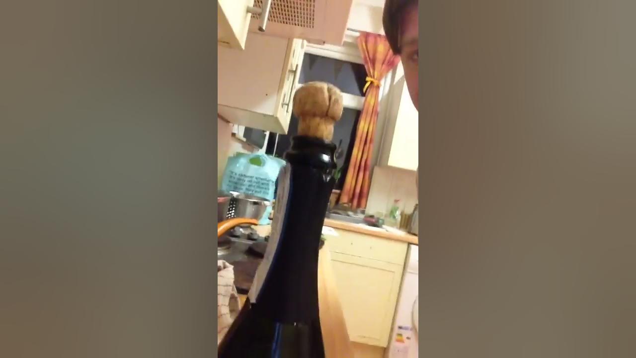 How to open a stuck cork! Handy tips. YouTube