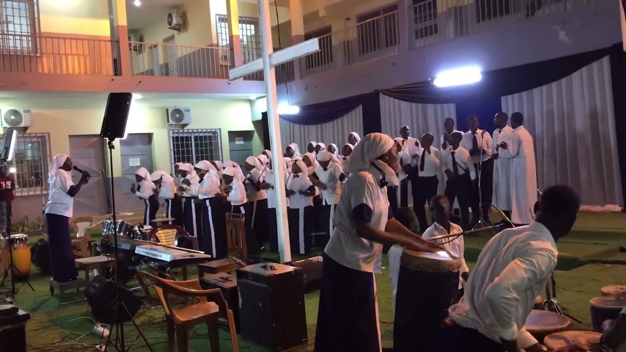 Kilombo Nsilulu mayangui en œuvre en la paroisse de mayangui Au festival de chant