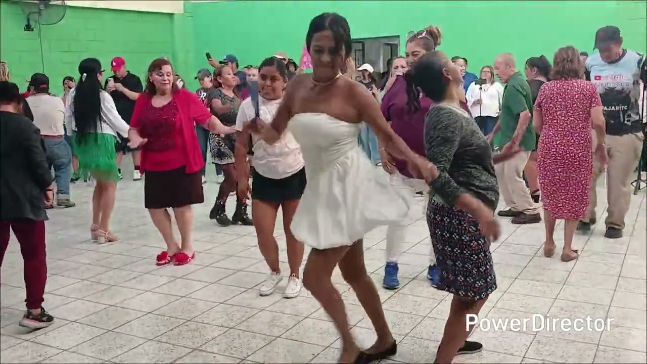 🔴LA CATRACHA VISTE SEXI Y GOZA LA CUMBIA💃🥁