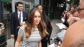 Fear of The Walking Dead: Alycia Debnamcarey interacts w fans at NYC