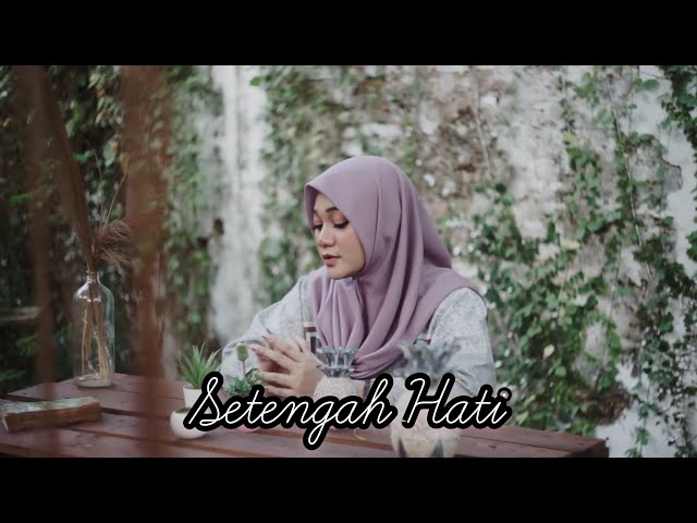 SETENGAH HATI - ADA BAND ( Cover by Fadhilah Intan ) class=