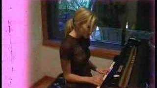 Avril Lavigne - Making of - The best damn thing - part 3