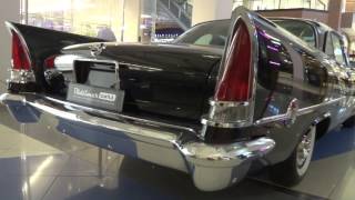 Выставка автомобилей в ТЦ Метрополис: Chrysler Newport, Lincoln Continental и Chrysler 300C