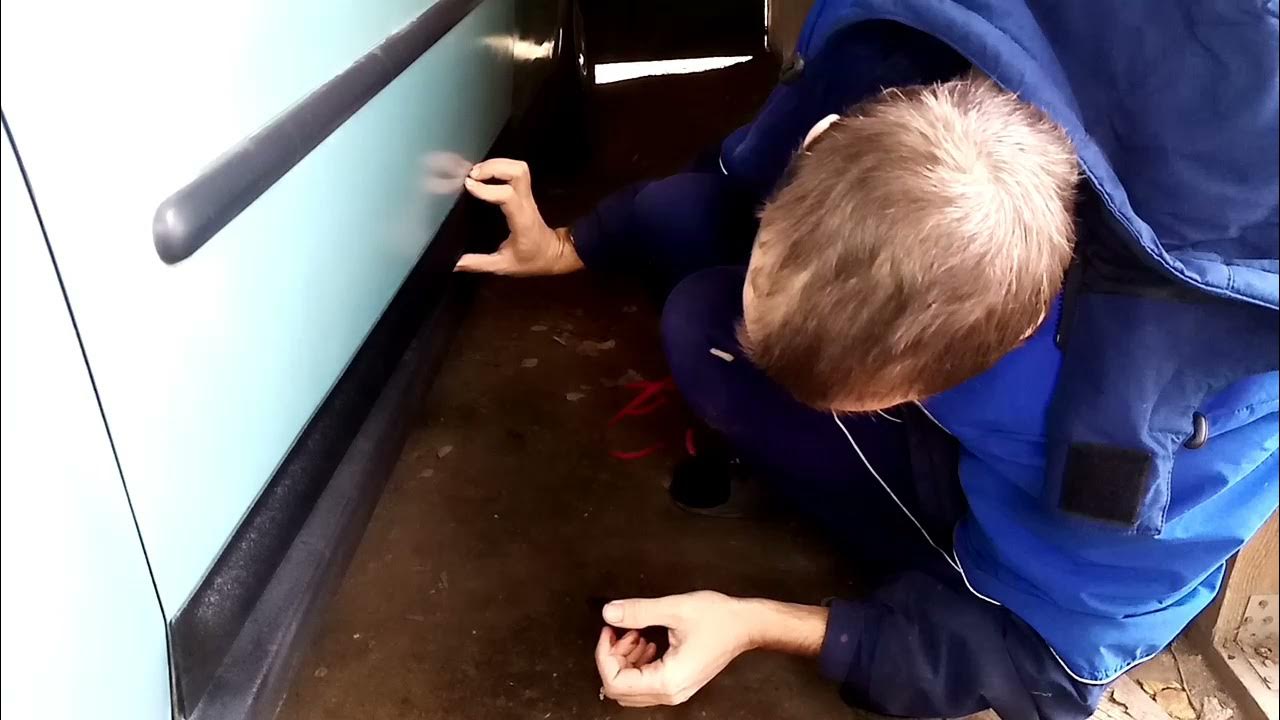 Как снять молдинг логан