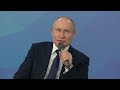 Владимир Путин сравнил зарплаты инженеров и таксистов