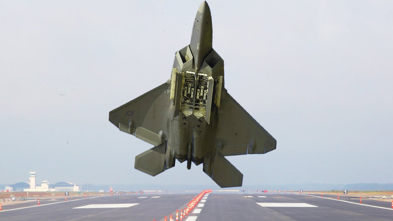 Insane US F-22 Pilot Performs Extreme Vertical Take-off