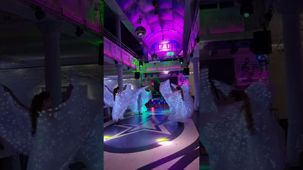 Танец со светодиодными крыльями