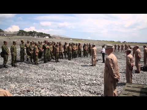 Marines showcase AAV's to JGSDF officers
