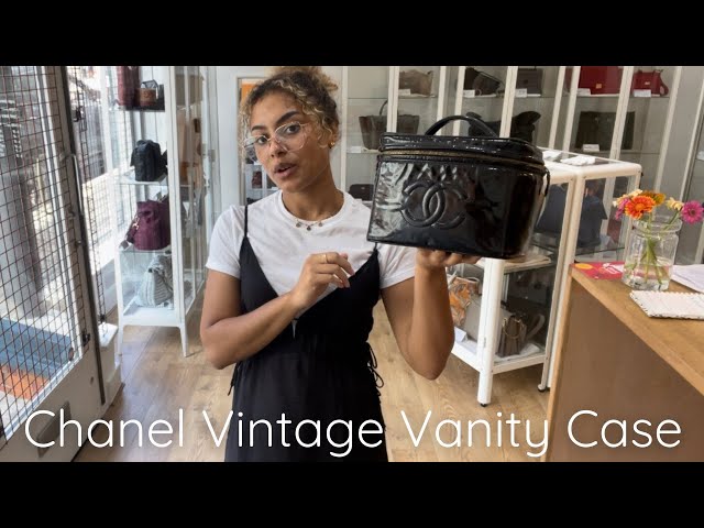 CHANEL Vintage Caviar Vanity Case - A Retro Tale