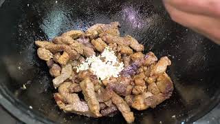 видео: Мясо  по-Тайски  в казане на плите картинка: Мясо  по-Тайски  в казане на плите