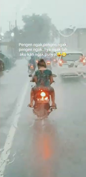 hujan hujan bareng cewek