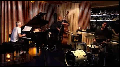 John Escreet/Eric Revis/Damion Reid