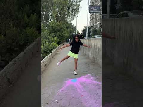 البت كانت هتقع في الاخر