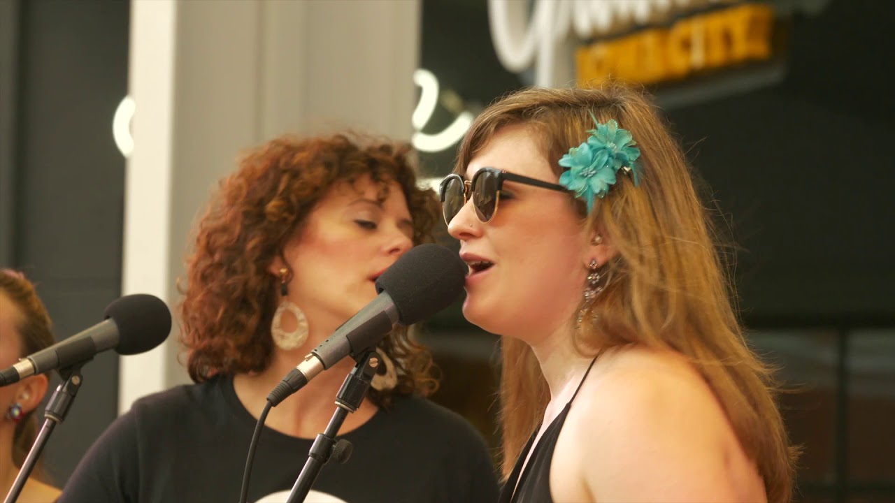 YouTube पर Diplomats of Solid Sound - No Man (Live) देखें YouTube पर Diplomats of Solid Sound - No Man (Live) देखें