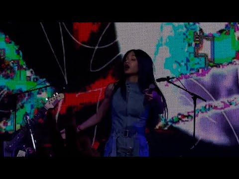 WILLOW MEET ME AT OUR SPOT Coachella 2023
