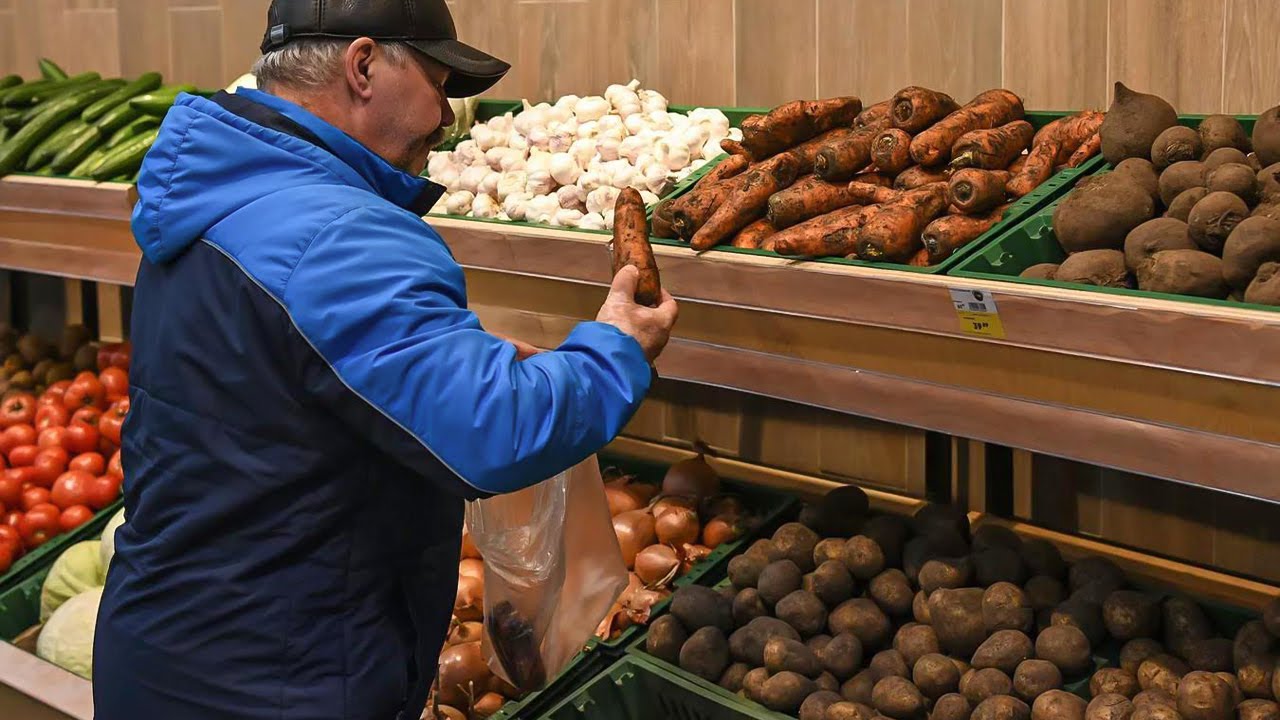 В Беларуси подешевели продукты. Как меняются цены на овощи и фрукты в странах СНГ?