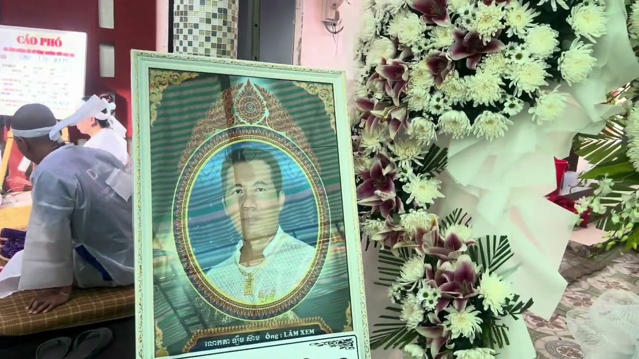 Đoàn ghe ngo chùa rạch Giồng đến viếng thủ lĩnh rồng xanh tumnúp ông lâm xem