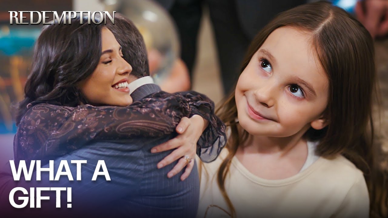 Hira’yı mutluluktan ağlatan doğum günü sürprizi 😍 | Esaret 512. Bölüm