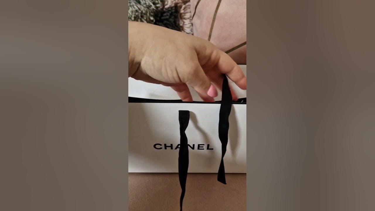 I BOUGHT THE CHEAPEST ITEM FROM CHANEL!! 