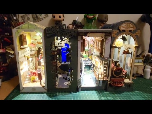 Rolife DIY Book Nook Kits-Shakespeare Bookstore-Booknook Diorama Model Kits  For Adults To Build- Boolshelf Bookends Desk Decoration Gift For Teachers  Students(TGB07) : : Toys & Games