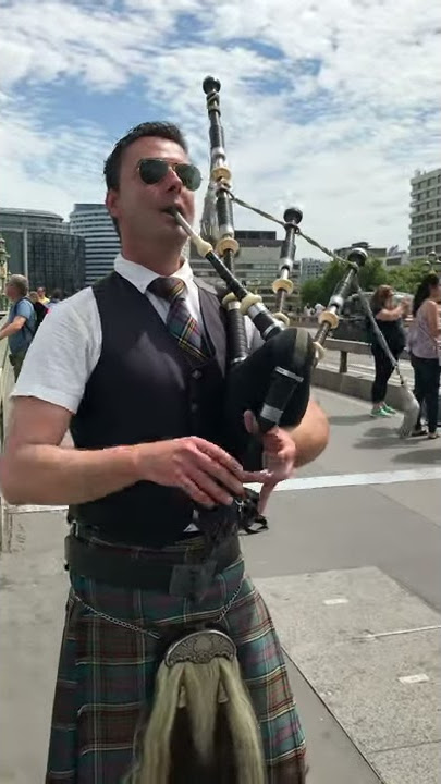 Scotland the brave is it Tom Cruise?