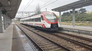 Renfe S-463.014 CAF de Cercanías Asturias saliendo de la estación de Gijón, como nueva.