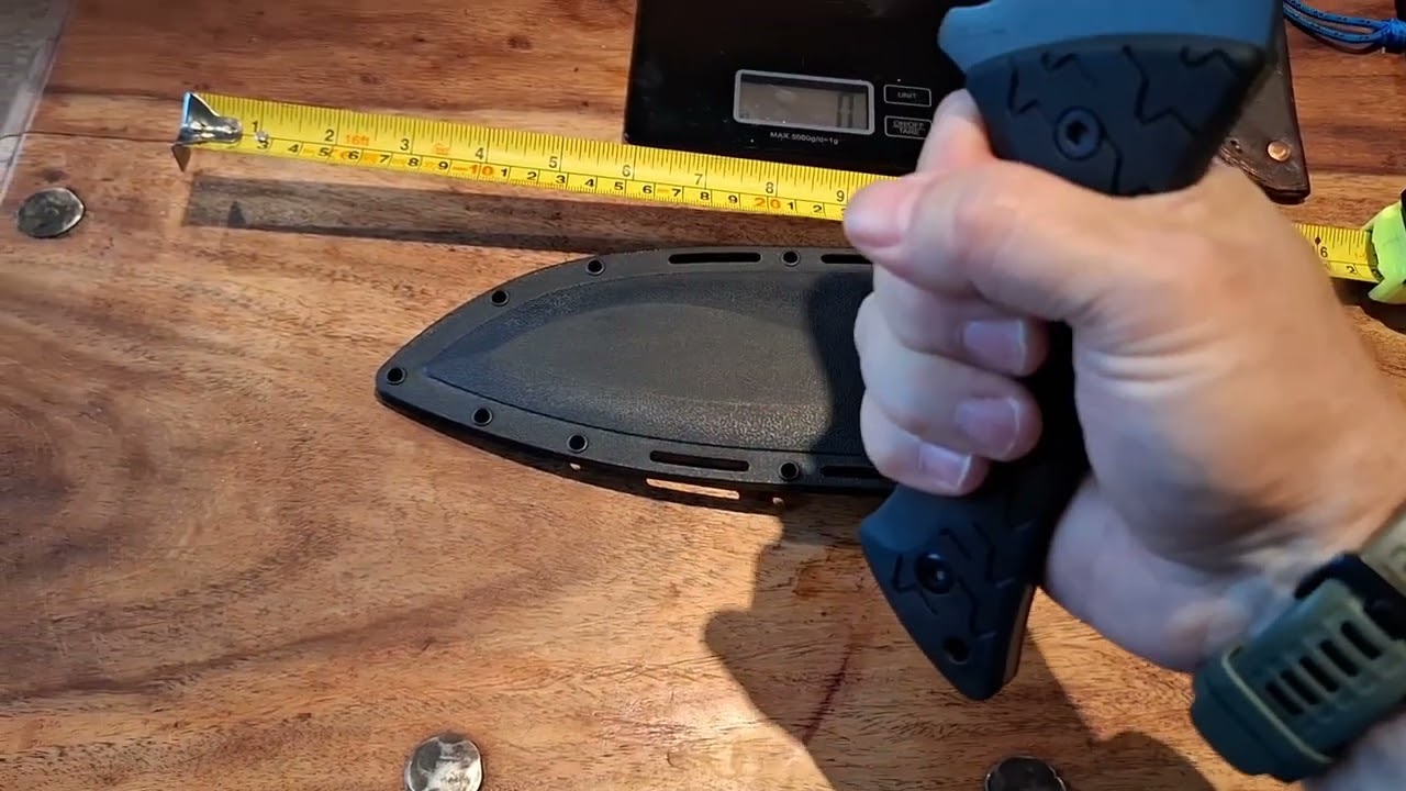 Schrade schf28 little Ricky. Large survival knife.. neither little, nor light...quick overview